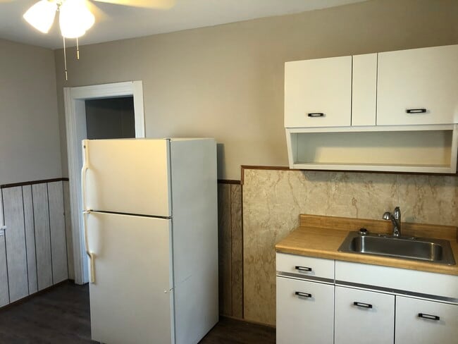 Foto del edificio - 1579 E 32nd St