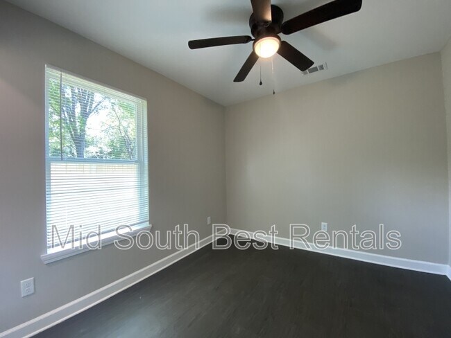 Building Photo - 417 W 34th  St B