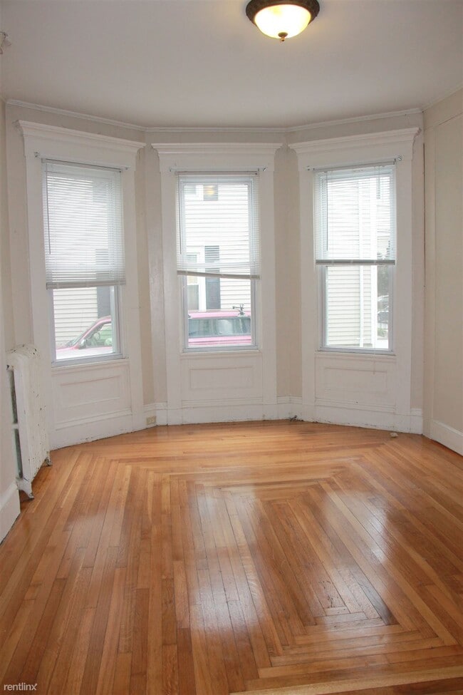 Building Photo - 1 br, 1 bath 4plex - 44 Chestnut St