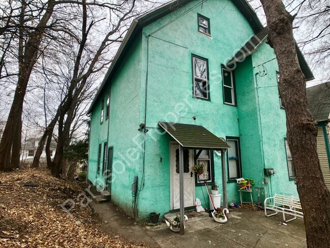 Building Photo - 529 Taylor Ave