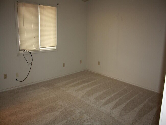 Foto del edificio - Duplex Conveniently Located Next to the Elementary, Jr. High & Park!