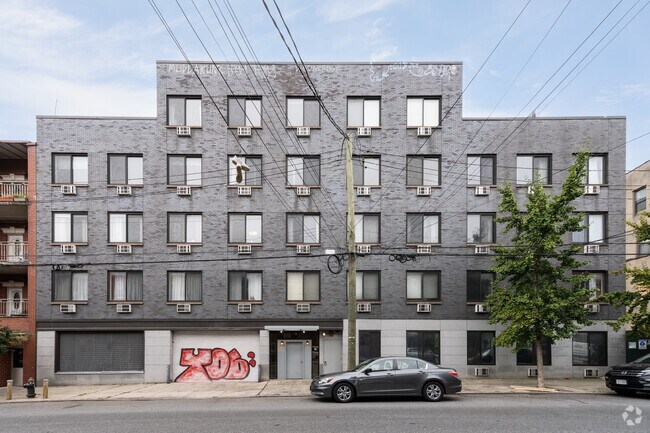 Building Photo - 924  Metropolitan Avenue