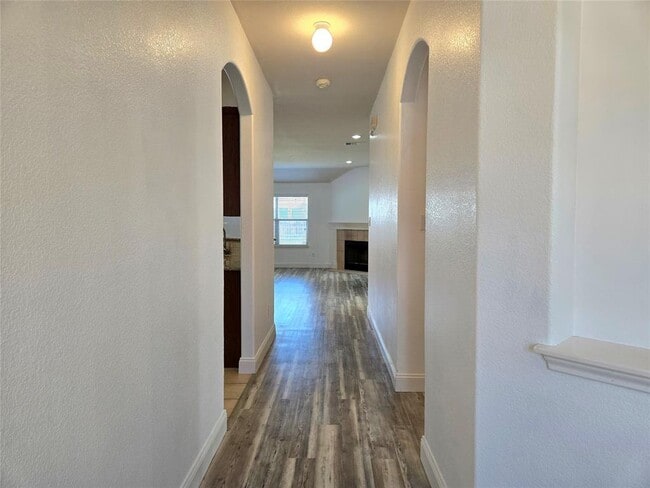 Building Photo - 520 Brown Juniper Way