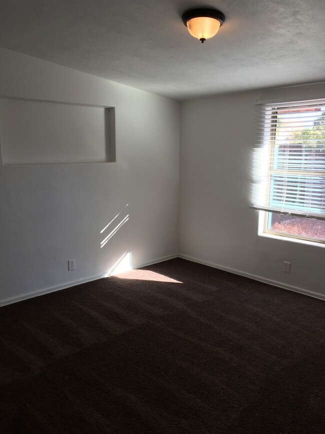 Building Photo - 5622 E Whittier St