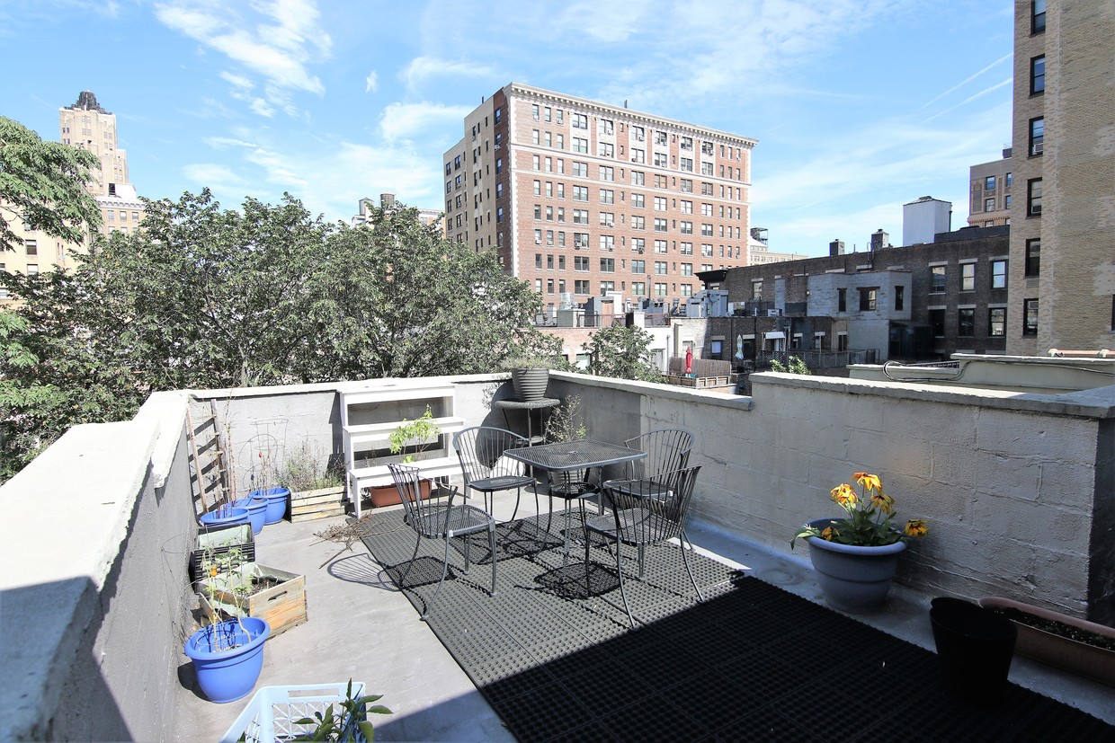 Primary Photo - 317 W 100th St