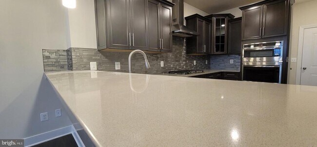 Building Photo - 4940 MacDonough Pl