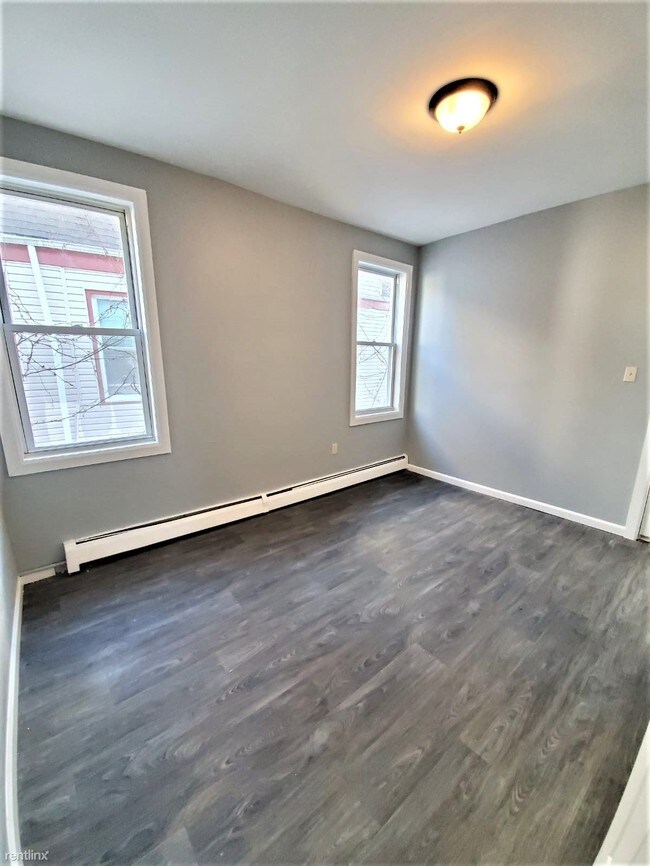 Foto del edificio - 2 br, 1.5 bath  - 11 Baldwin Ave Apt 2