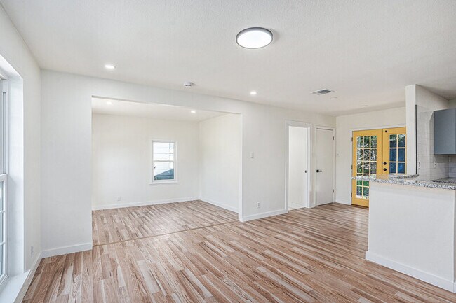 Foto del edificio - 317 W Lindbergh Blvd