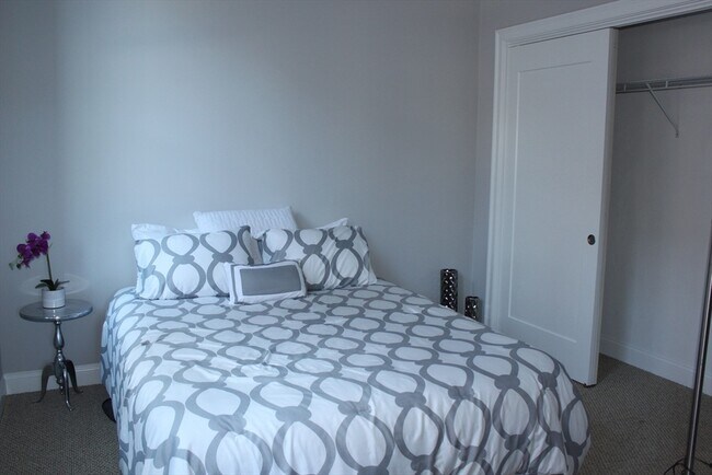 Foto del edificio - 10 Merrymount Rd