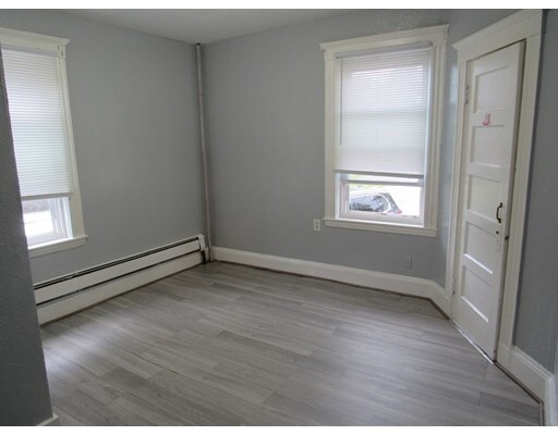 Foto del edificio - 12 Faxon Rd