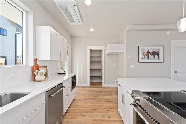 Foto del edificio - 3587 N Adams St