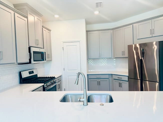 Building Photo - 5654 Equator Ct