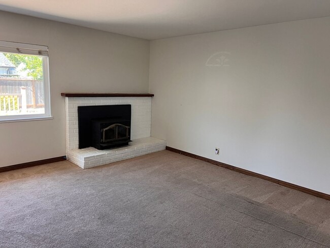 Foto del edificio - 3 Bedroom home for Rent