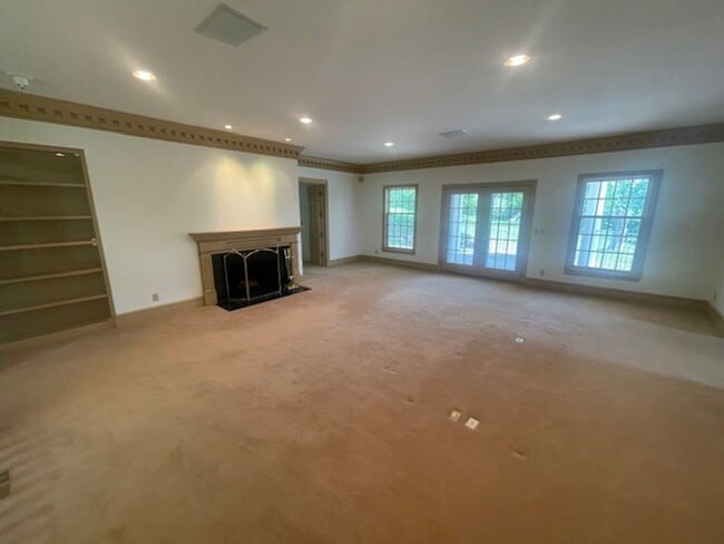 Building Photo - Private location overlooking Smiths Bay *2Bed*3bath