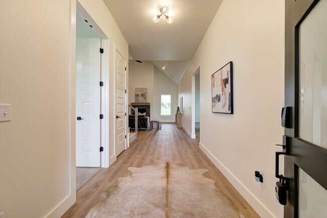 Building Photo - 2101 Dax Ln