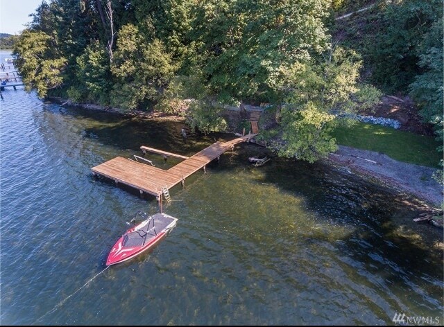 deck - 16055 Inglewood Rd NE