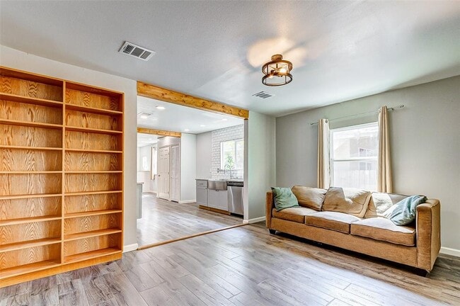 Building Photo - 5002 Tronewood St