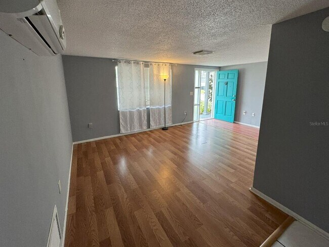 Foto del edificio - 7410 Castanea Dr