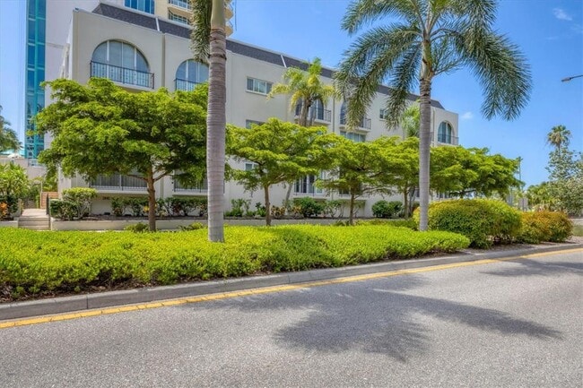 Building Photo - 301 S Gulfstream Ave