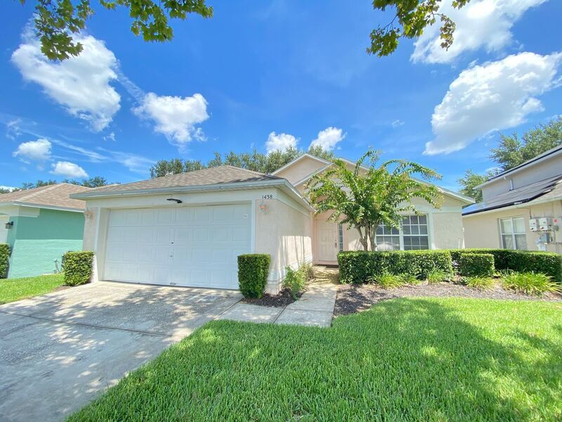 Photo - 1438 Casterton Circle