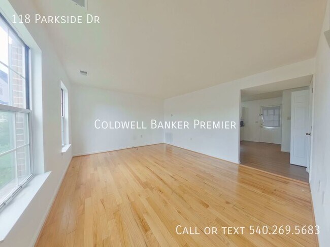 Foto del edificio - 118 Parkside Dr