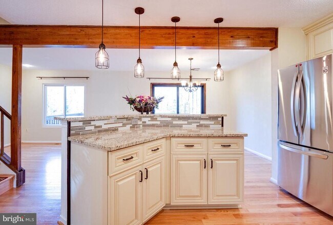 Building Photo - 2303 Glade Bank Way