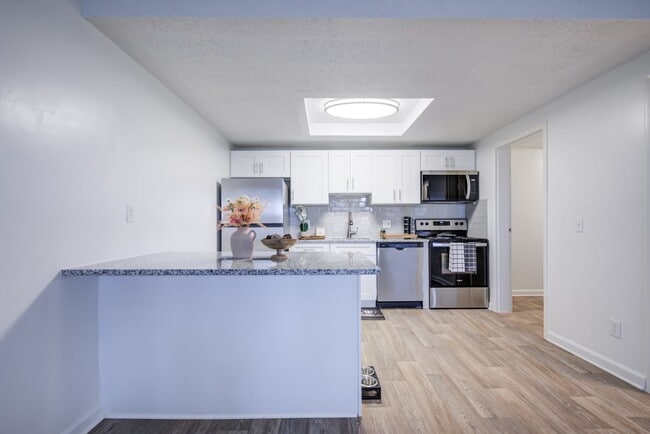 Building Photo - Larkspur