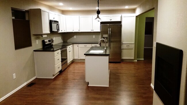 Building Photo - 5295 El Camino Dr