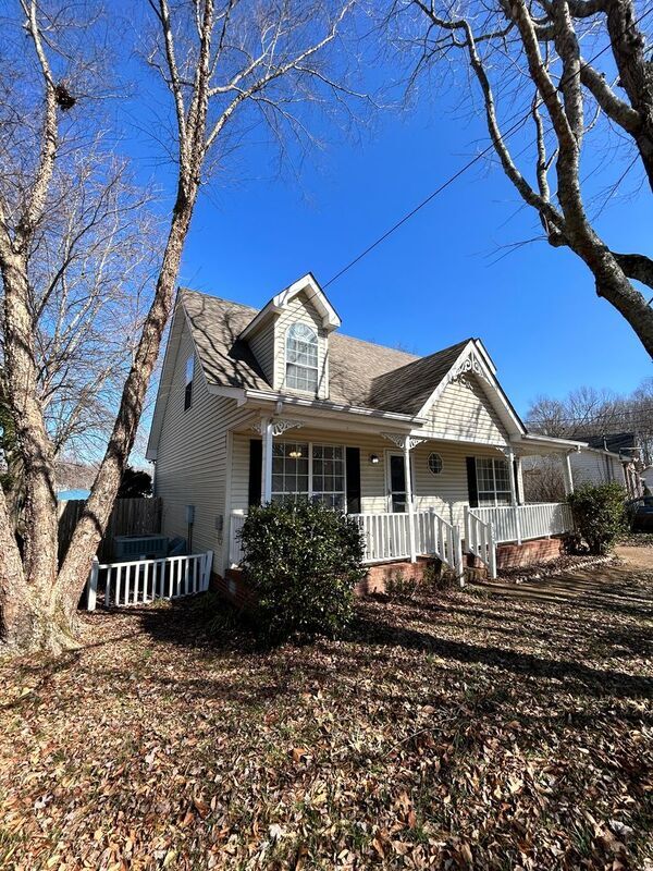 Building Photo - 309 Oakdale Dr
