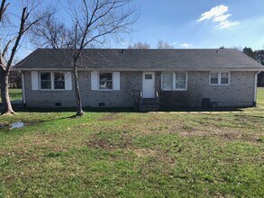 Building Photo - 723 Kent Dr