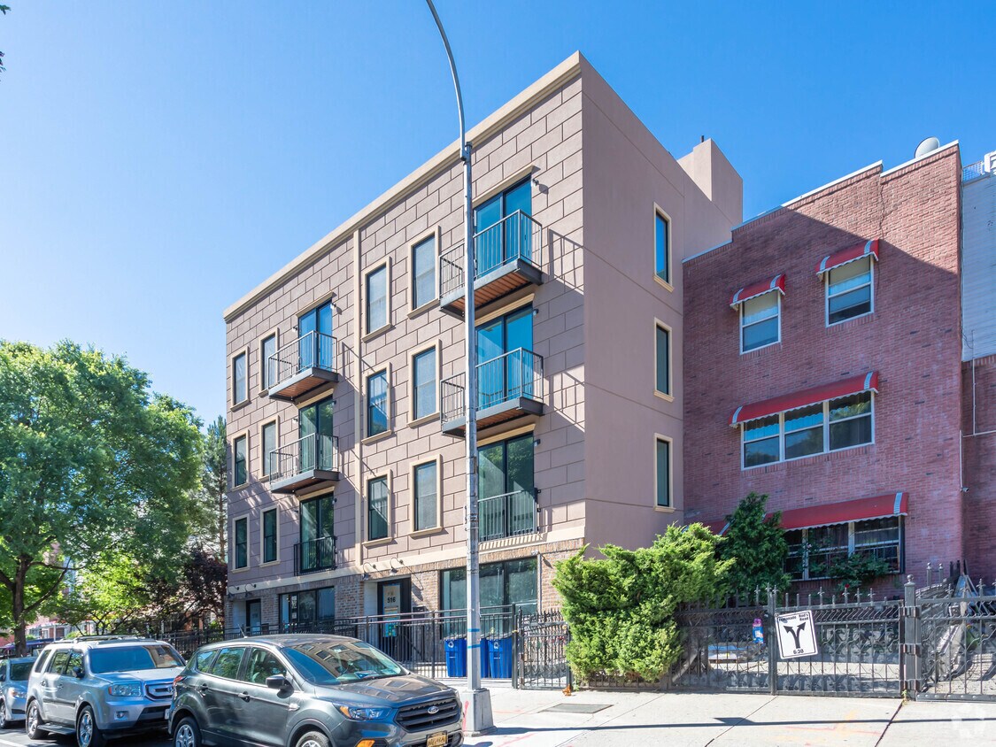 Foto principal - 516-518 E 147th St