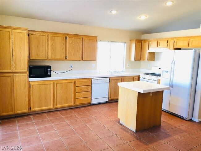 Building Photo - 4836 Minturn Ave