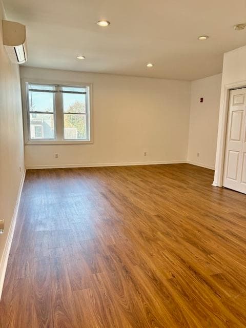 Building Photo - 525 BROADWAY