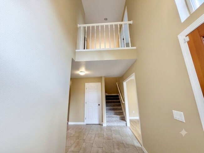 Foto del edificio - 17147 Warren Ct