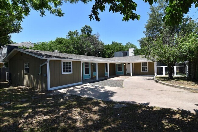 Building Photo - P1-2913 East 51st Street Austin, TX 78723