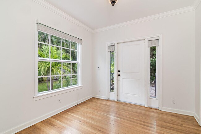 Building Photo - 2745 S Olive Ave