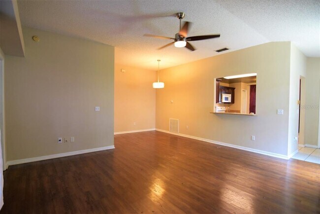 Building Photo - 1036 Royal Oaks Dr