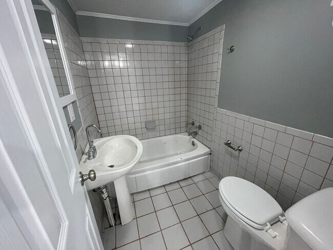 Building Photo - 2623 Horner ~ Crystal Springs