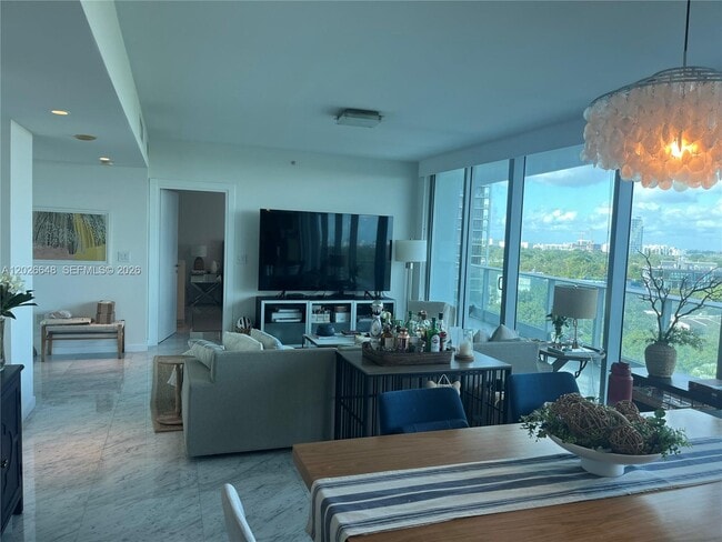 Building Photo - 2627 S Bayshore Dr