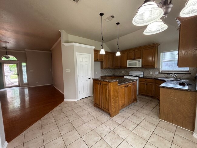 Building Photo - 1806 Sand Stone Dr