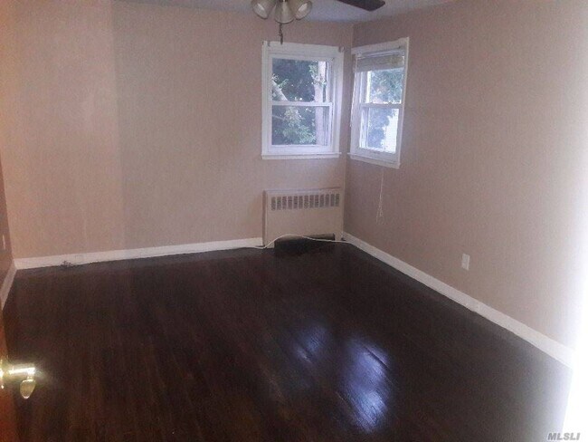 Building Photo - 122 Chestnut St