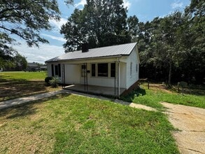 Building Photo - 816 Churchill Dr