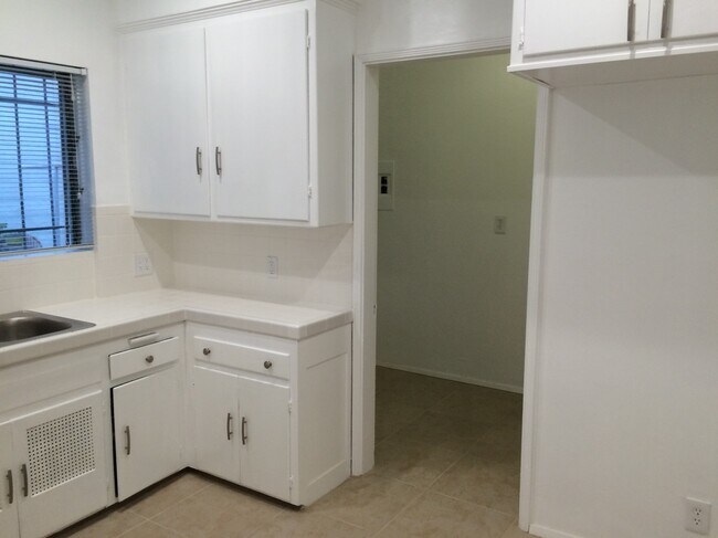 Apt. 1, Kitchen - 2828 W 3rd St