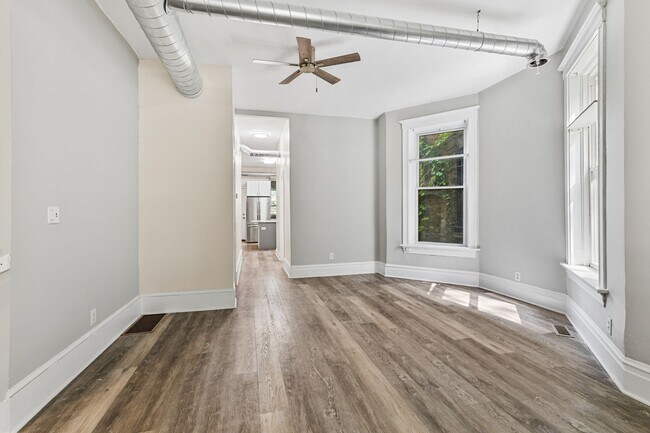Foto del edificio - 1345 N Maplewood Ave