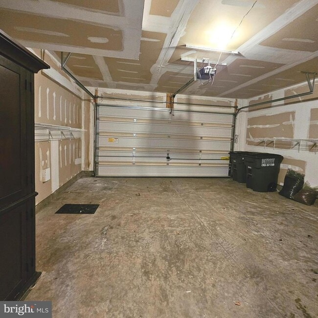 Foto del edificio - 725 Chevington Ct