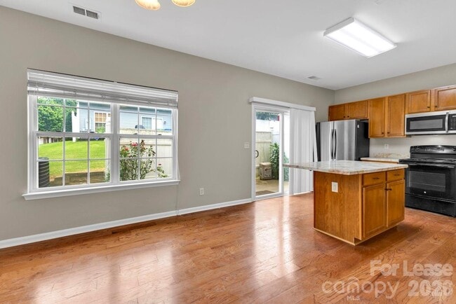 Foto del edificio - 10350 Stineway Ct