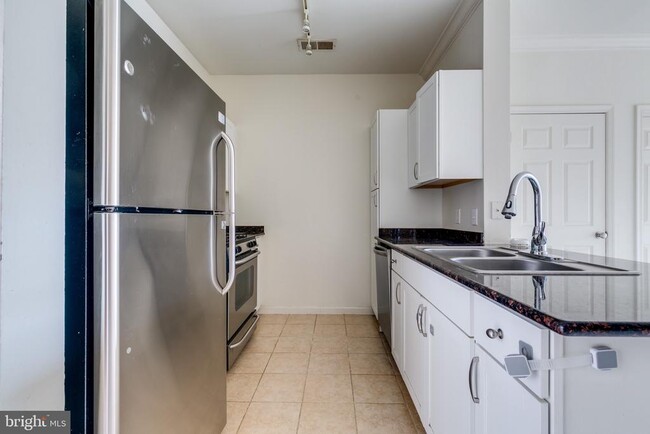 Building Photo - 12925 Centre Park Cir