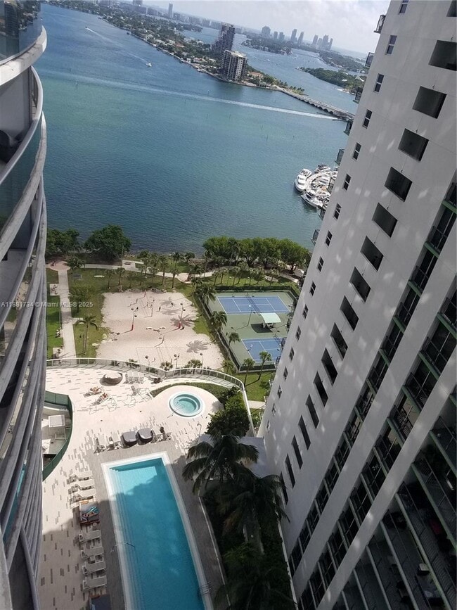 Foto del edificio - 488 NE 18th St