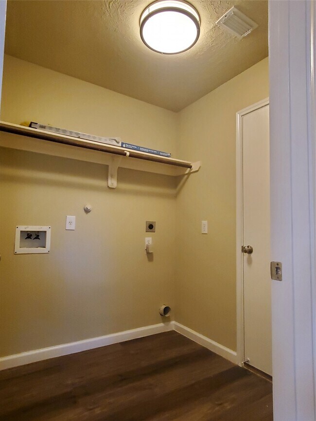 Foto del edificio - 9342 Canady Park Ln