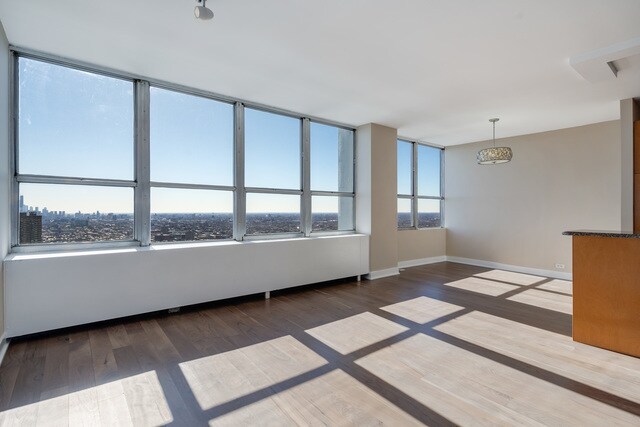 Foto del edificio - 655 W Irving Park Rd
